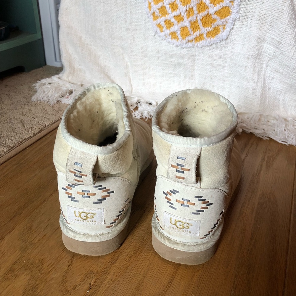 Cream Uggs - Picture 2 of 4